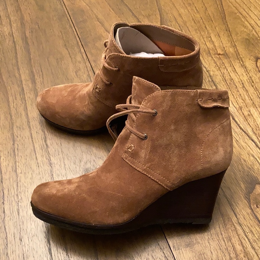 Size 8 Via Spiga Camel Suede Wedge Ankle Booties